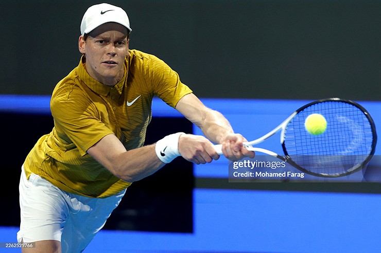 Jannik Sinner dừng bước ở tứ kết Doha trước Mensik