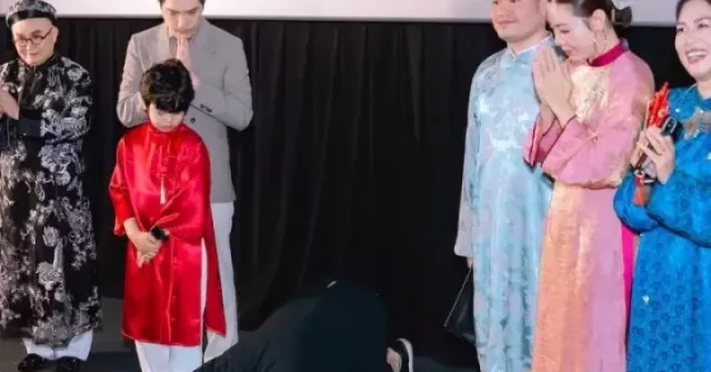 Nhìn từ việc CEO người Hàn Quốc quỳ lạy khán gi...