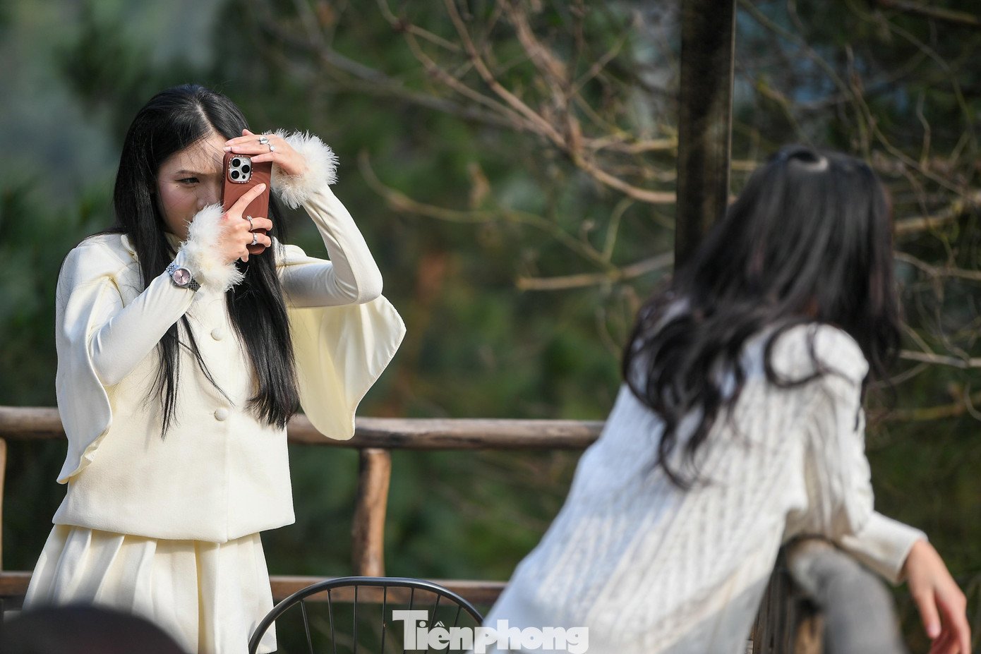 Giới trẻ lên núi uống cà phê, tận hưởng không khí đầu năm - 6