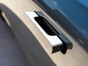 Tay nắm cửa ẩn chính thức bị loại bỏ tại thị trường Trung Quốc