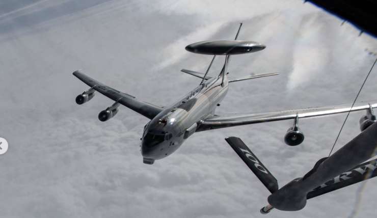 Trong những ngày giữa tháng 2/2026, các dữ liệu theo dõi chuyến bay dân sự và quân sự bắt đầu ghi nhận một hoạt động điều quân bất thường của Mỹ.