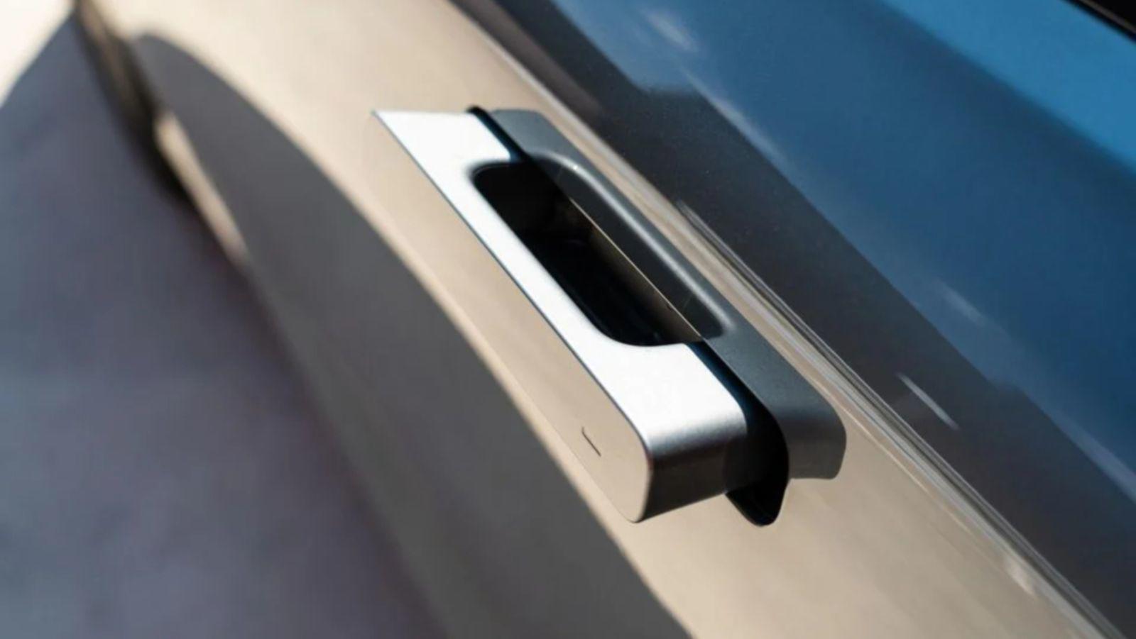 Tay nắm cửa ẩn, từng được phổ biến rộng rãi sau khi Tesla áp dụng trên các mẫu xe điện.