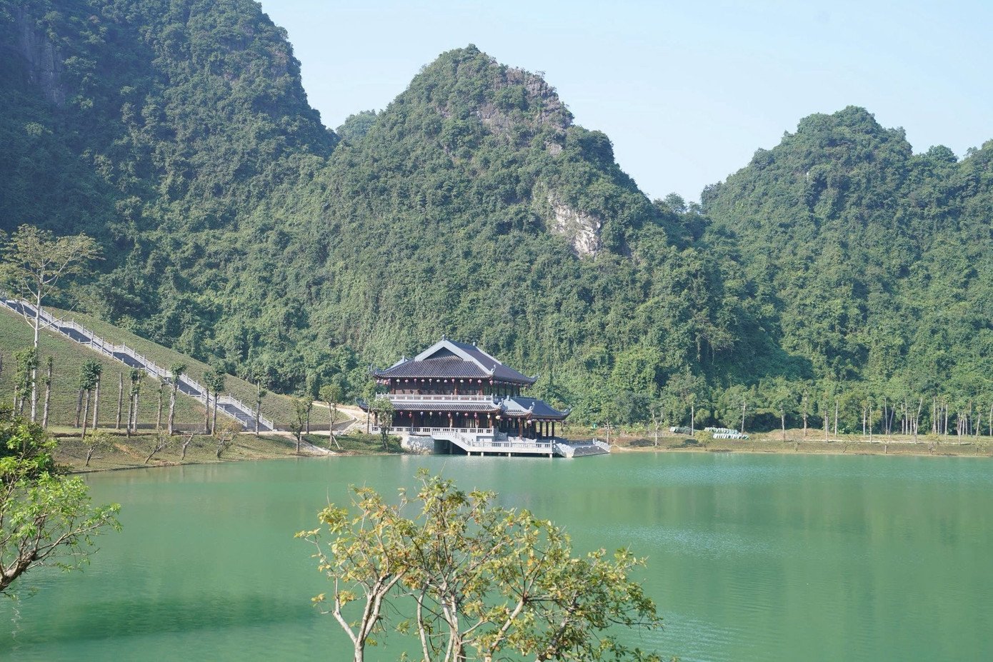 Ninh Bình: Vừa khai trương đầu năm, Thung Ui đã trở thành điểm du Xuân cực hot - 2