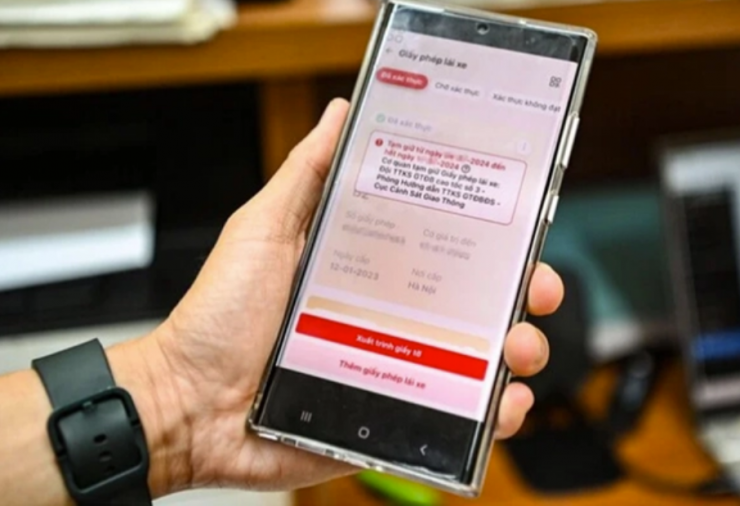 CSGT được phép tước/tạm giữ giấy phép lái xe trên VNeID. Ảnh minh họa: TL