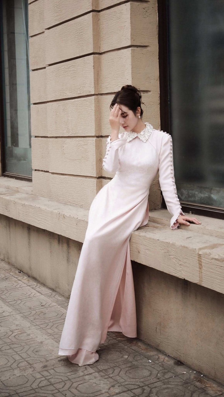 Diện áo dài hồng pastel như Huyền Lizzie - 2