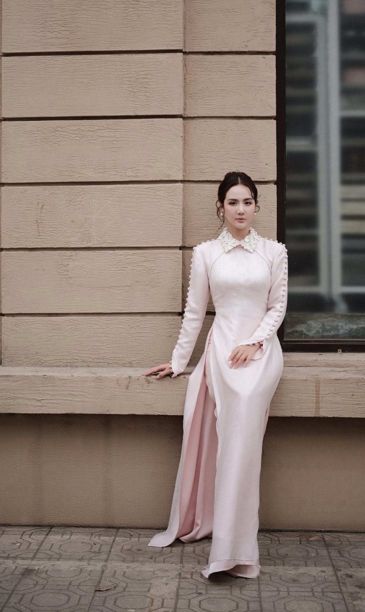 Diện áo dài hồng pastel như Huyền Lizzie - 3