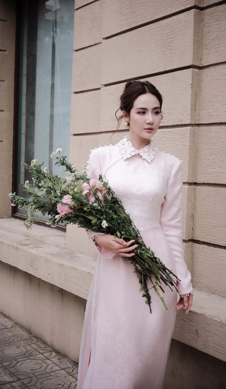 Diện áo dài hồng pastel như Huyền Lizzie - 4