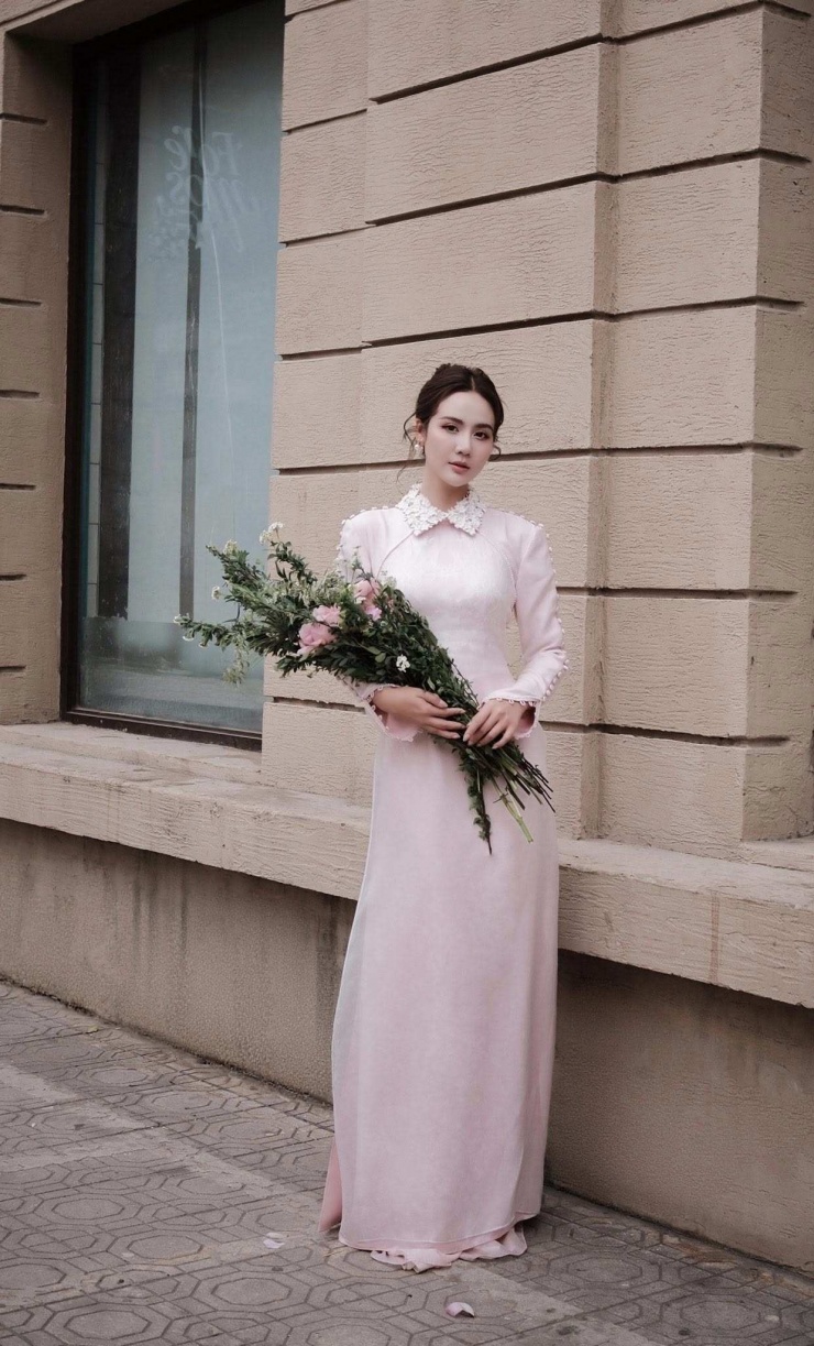 Diện áo dài hồng pastel như Huyền Lizzie - 5
