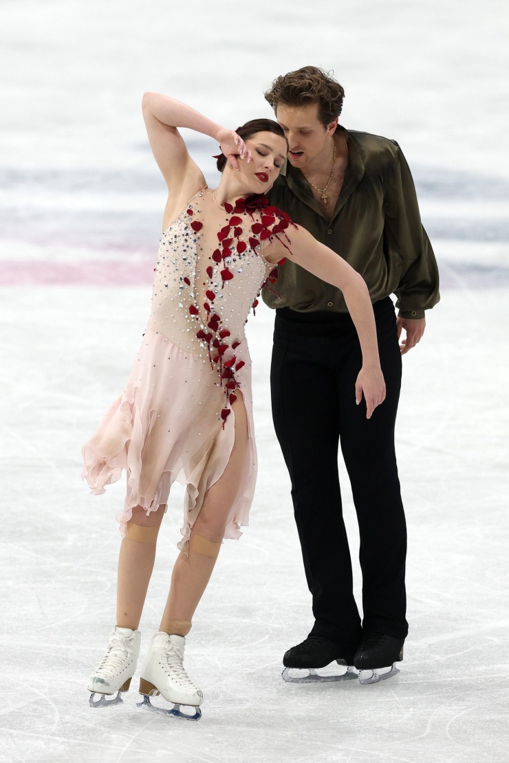 Trang phục trượt băng đẹp nhất Olympic mùa đông - 28