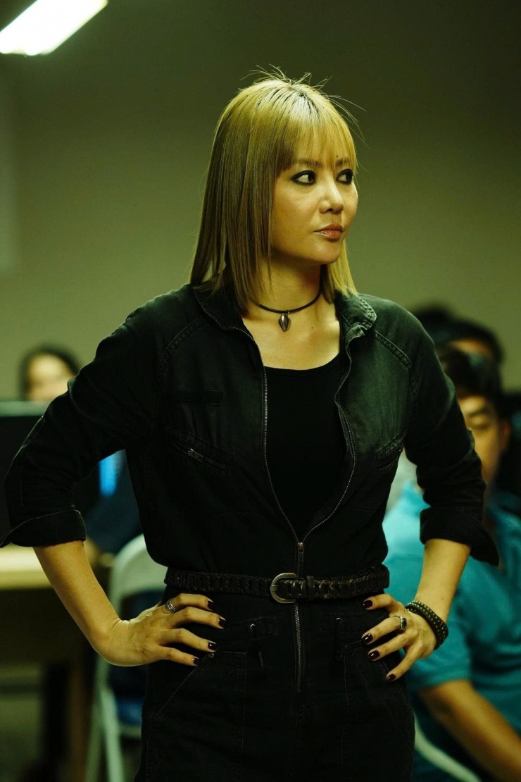 Cuối năm 2025, Thanh Hương góp mặt trong bộ phim điện ảnh Thiên đường máu. Dù đã là gương mặt quen thuộc của phim truyền hình, nữ diễn viên tự nhận mình là “tân binh” khi bước sang màn ảnh rộng. Thiên đường máu là bộ phim điện ảnh đầu tiên trong năm 2026 cán mốc doanh thu 100 tỷ đồng, giúp Thanh Hương được gọi vui là “diễn viên trăm tỷ”, nhưng cô khiêm tốn cho rằng đó là sự may mắn.