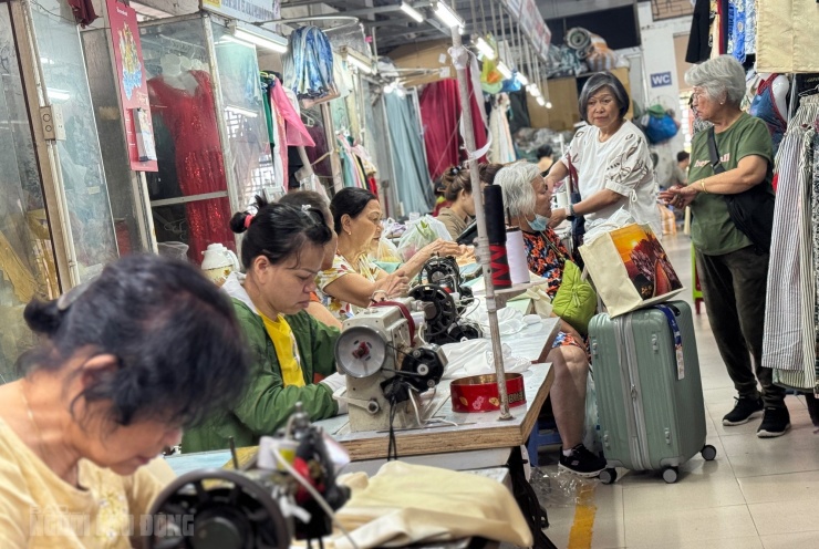 Nhiều du khách cho biết thường xuyên ghé hàng may đo ở chợ Hàn mỗi khi đến Đà Nẵng