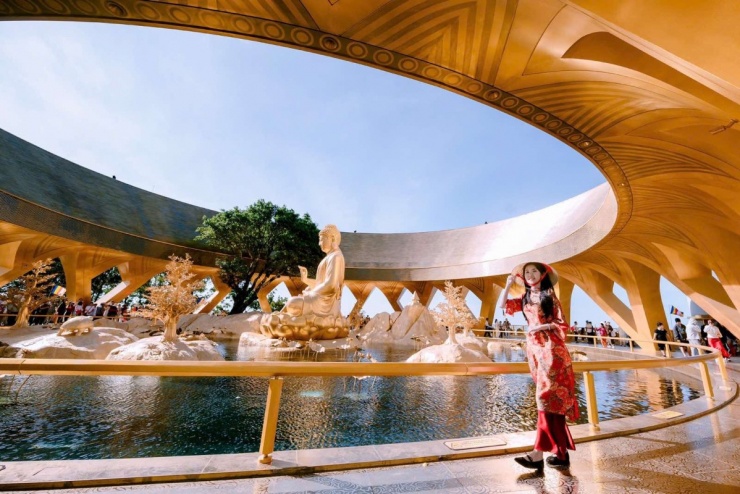 Biển người đổ về núi Bà Đen hành hương dịp đầu năm - 7