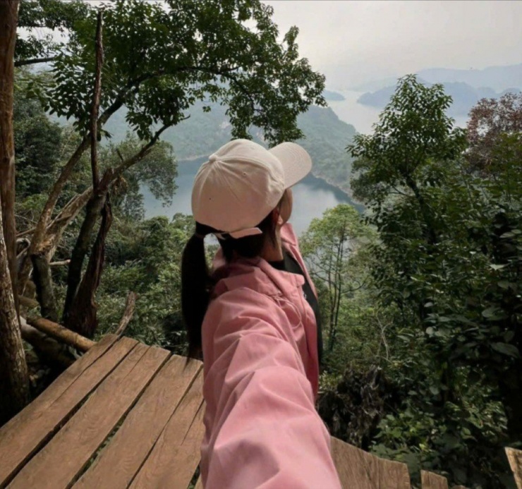 Hương Ly chọn đi du lịch đầu năm để "sạc" năng lượng cho năm mới.