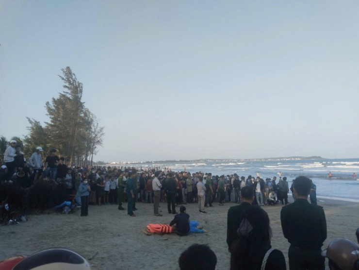 Hiện lực lượng chức năng đang khẩn trương tìm kiếm các nạn nhân mất tích.