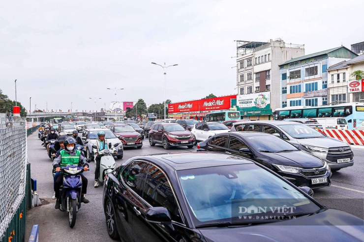 Chưa hết kỳ nghỉ Tết Bính Ngọ 2026, nhiều người đã vội trở lại Hà Nội từ mùng 5 để tránh ùn tắc - 10