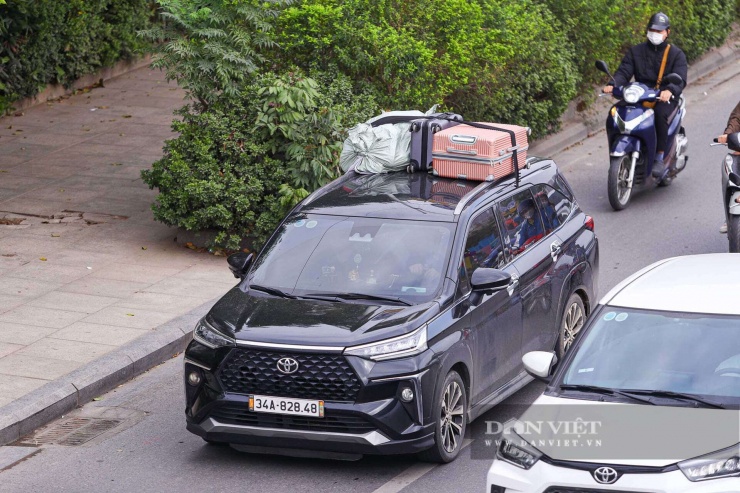 Chưa hết kỳ nghỉ Tết Bính Ngọ 2026, nhiều người đã vội trở lại Hà Nội từ mùng 5 để tránh ùn tắc - 12