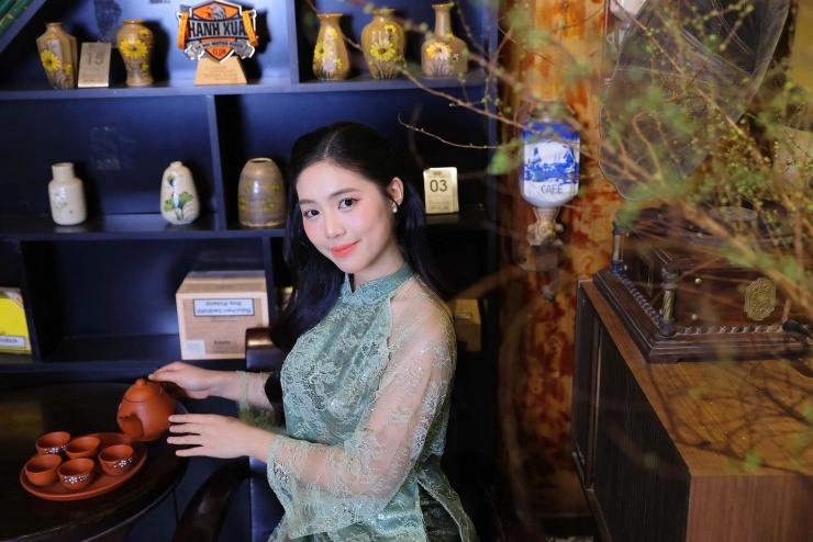 Á hậu Châu Anh: ‘Tôi nhận được nhiều tin nhắn bày tỏ tình cảm’ - 5