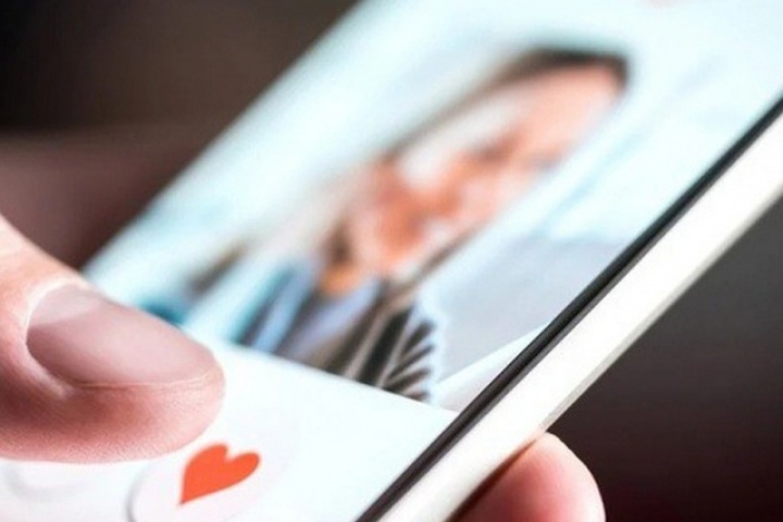 Bi kịch hôn nhân từ cú 'thả tim' ảnh phụ nữ hở hang trên mạng xã hội của chồng