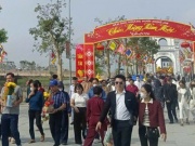 VIDEO: Hàng vạn người dân nô nức đi lễ đền ông Hoàng Mười cầu an đầu năm