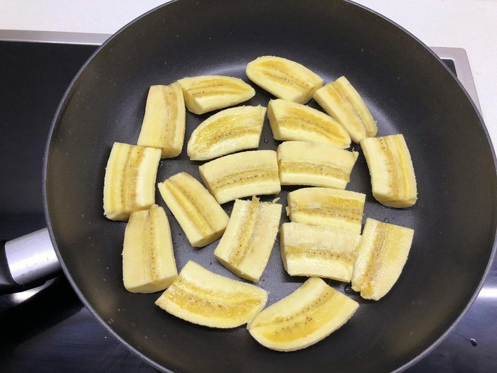 Chuối chiên vàng đều là đạt yêu cầu. (Ảnh: Châu Giang)