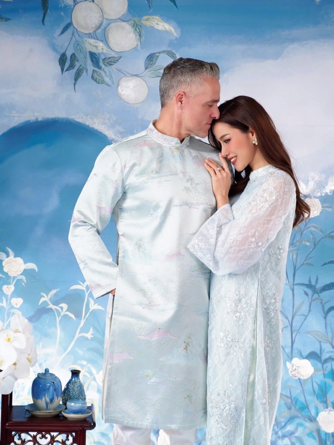 Bảo Trúc và bạn trai chụp bộ ảnh kỷ niệm trong áo dài truyền thống người Việt. Ảnh: Nhân vật cung cấp