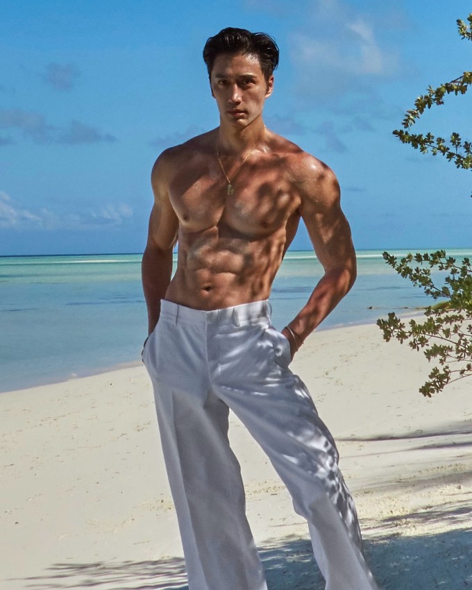 Nhiếp ảnh gia ChuanDo Tan giữ phong độ 'ăn đứt' nhiều thanh niên ở độ tuổi cận kề 60.