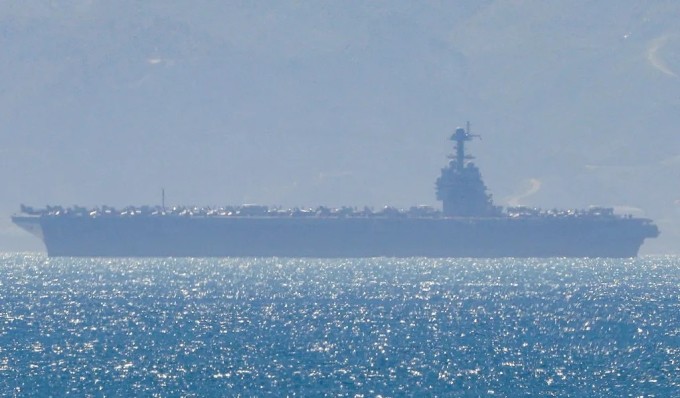 Tàu sân bay USS Gerald R. Ford di chuyển qua eo biển Gibraltar ngày 20/2. Ảnh: Ferro