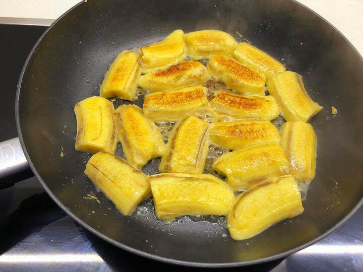 Chuối chiên vàng đều là đạt yêu cầu. (Ảnh: Châu Giang)