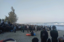 3 bố con tắm biển mùng 5 Tết, hai người bị sóng cuốn mất tích