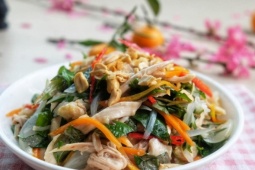 Cách làm gỏi gà xé phay giải cứu gà sau Tết