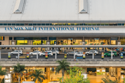 Mùng 5 Tết, sân bay Tân Sơn Nhất tiếp tục đón lượng khách kỷ lục