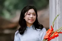 Người trẻ đi leo núi, du lịch một mình dịp Tết