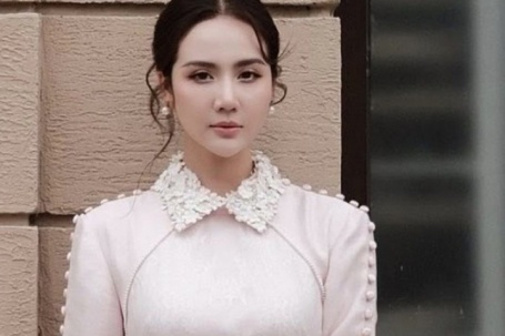 Diện áo dài hồng pastel như Huyền Lizzie