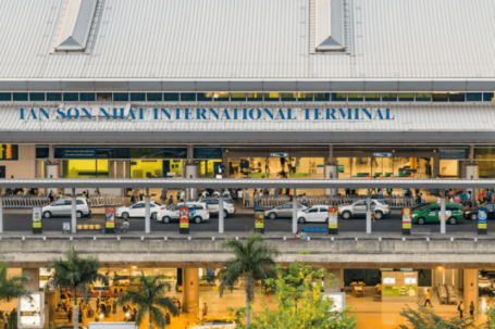 Mùng 5 Tết, sân bay Tân Sơn Nhất tiếp tục đón lượng khách kỷ lục