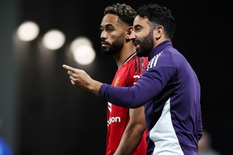 Tin mới nhất bóng đá sáng 21/2: Sao MU bất ngờ ca ngợi Amorim