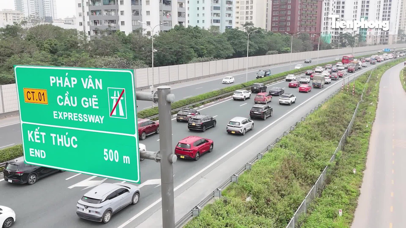 Lỉnh kỉnh buồng chuối, bó rau: Người dân 'chở cả quê hương' trở lại Thủ đô - 2