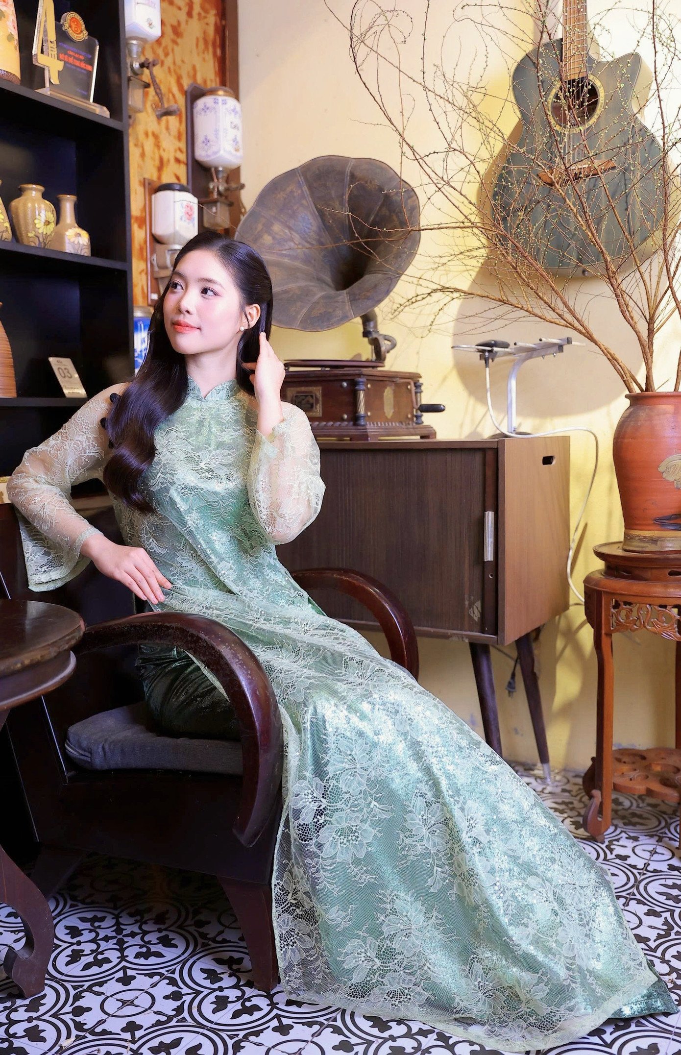 Á hậu Châu Anh: ‘Tôi nhận được nhiều tin nhắn bày tỏ tình cảm’ - 16