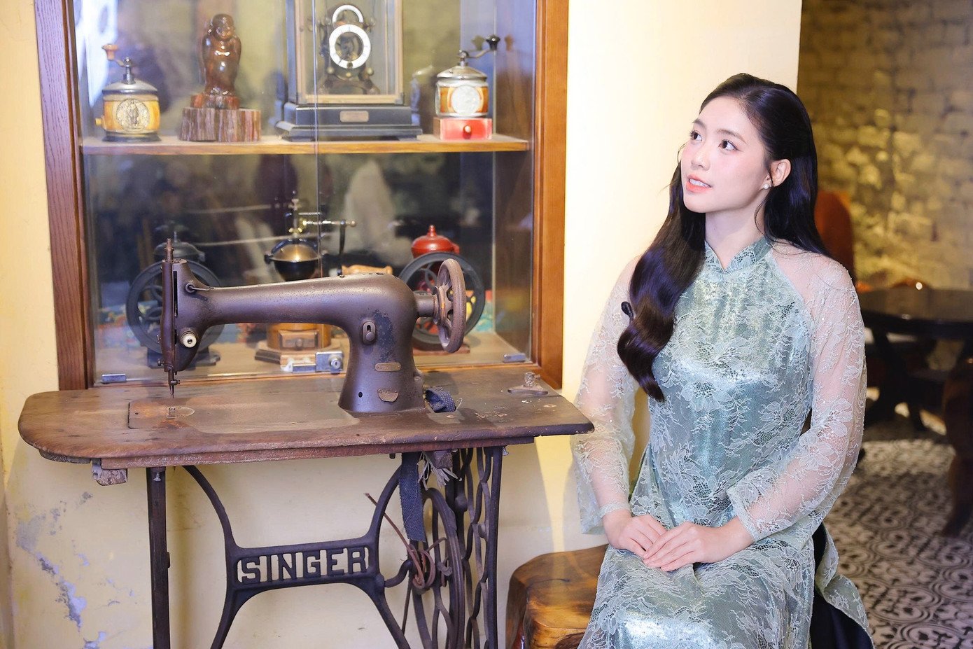 Á hậu Châu Anh: ‘Tôi nhận được nhiều tin nhắn bày tỏ tình cảm’ - 4