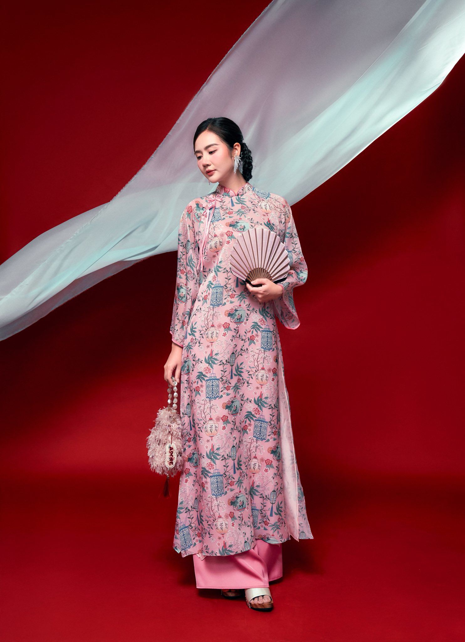 Diện áo dài hồng pastel như Huyền Lizzie - 7