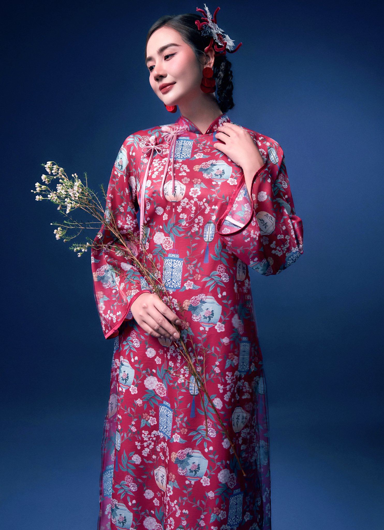 Diện áo dài hồng pastel như Huyền Lizzie - 10