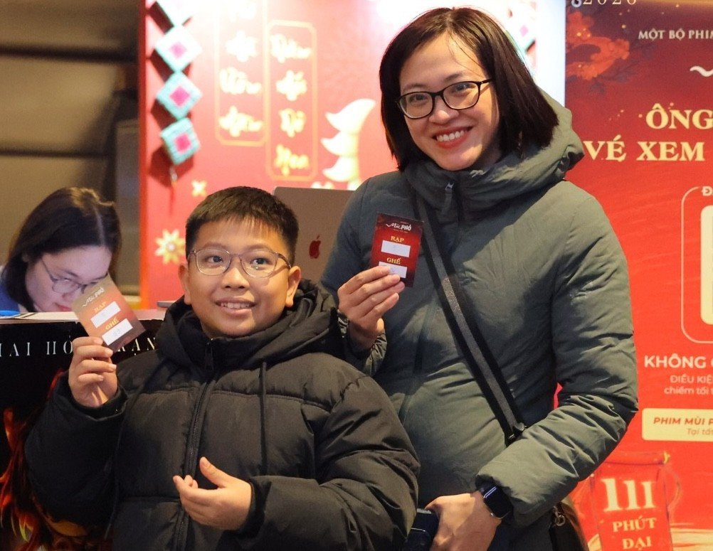 Chiến dịch tặng vé của nhà sản xuất nhắm vào tệp khách hàng trung tuổi, phụ huynh đưa con đi xem phim.