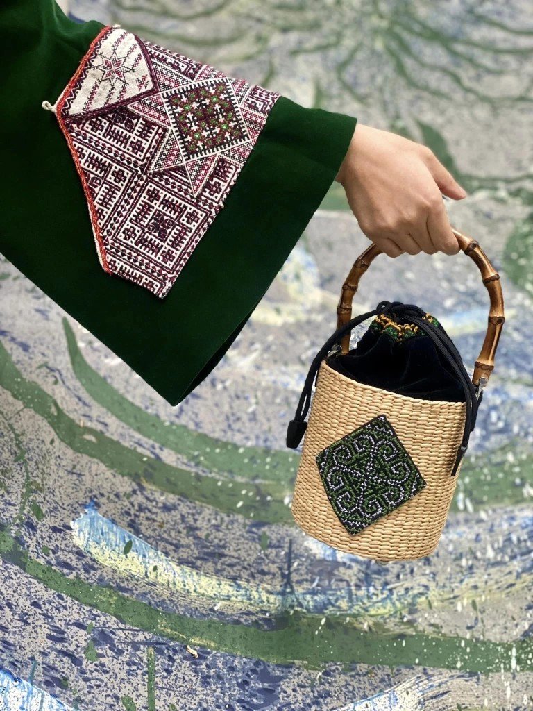 Tết Bính Ngọ: Dâu hào môn lăng xê phụ kiện trăm triệu, Tăng Thanh Hà "ngược dòng" - 11