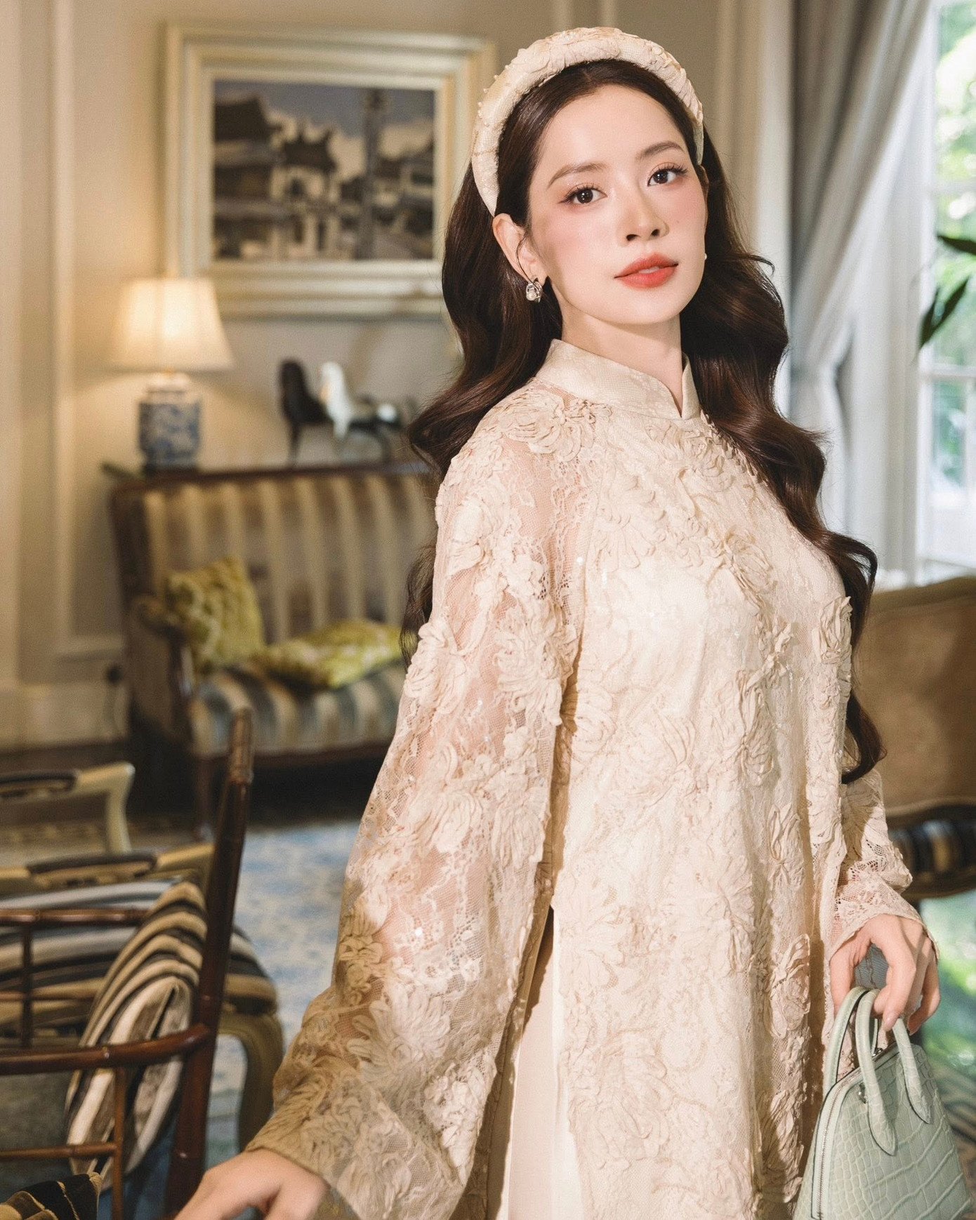 Chi Pu giữ đúng lời hứa “mỗi mùng một bộ”, xứng danh "nữ thần áo dài" mùa Tết - 2