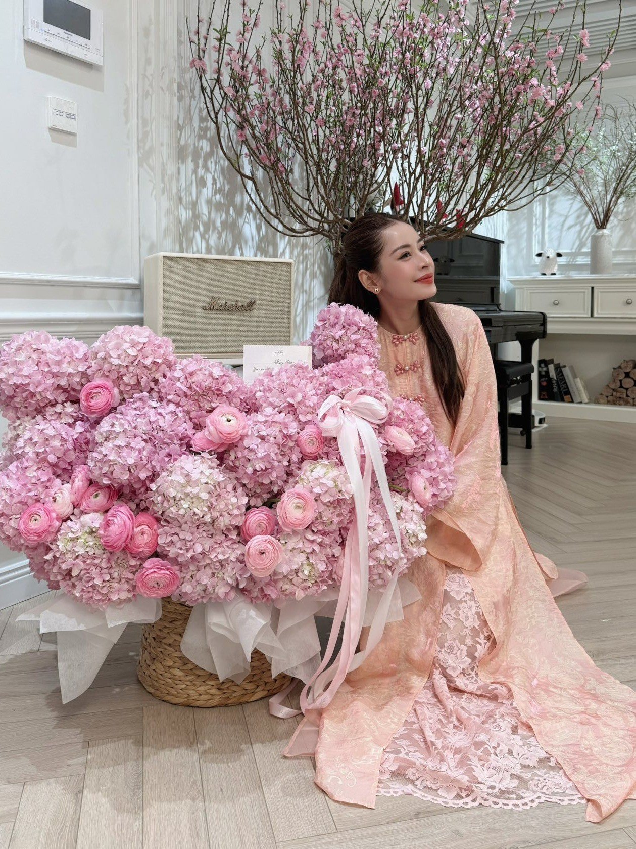 Chi Pu giữ đúng lời hứa “mỗi mùng một bộ”, xứng danh "nữ thần áo dài" mùa Tết - 12