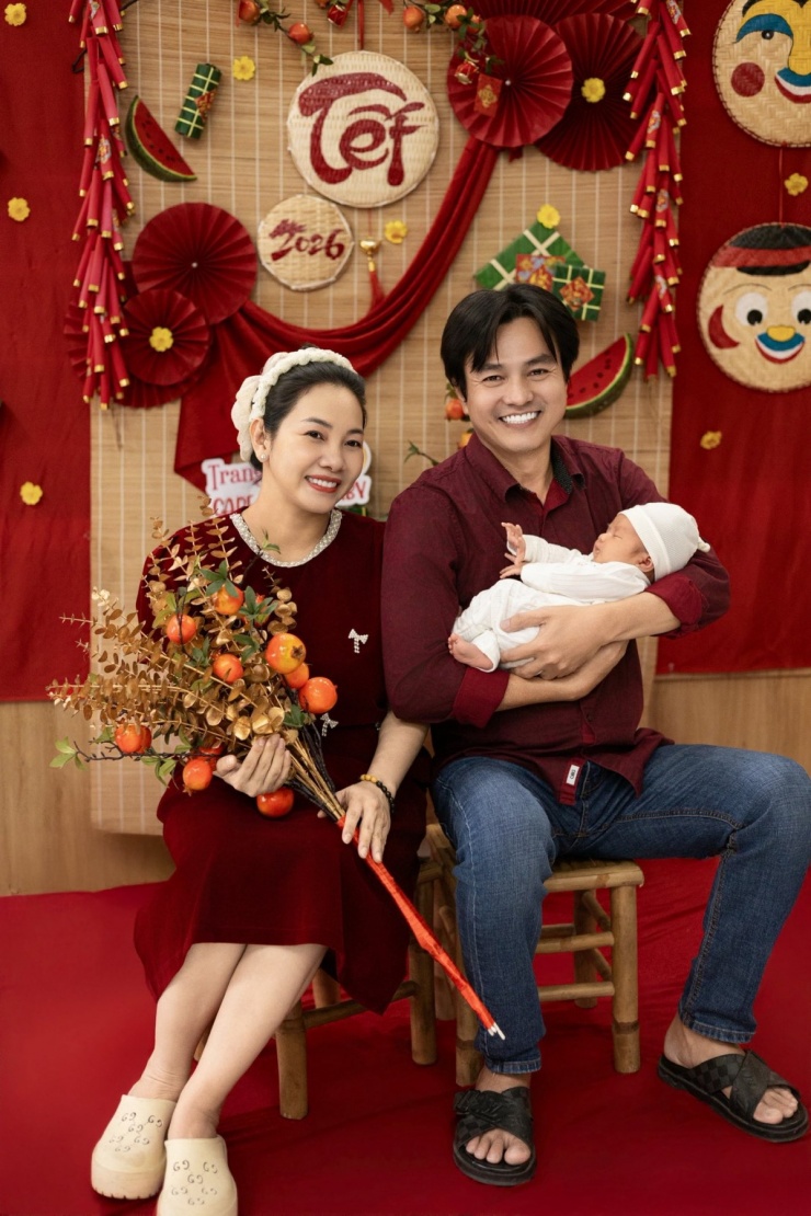 Ảnh sao 22/2: Võ Hoàng Yến đưa con gái sang Mỹ thăm chồng - 8