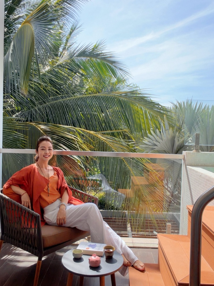 Ảnh sao 22/2: Võ Hoàng Yến đưa con gái sang Mỹ thăm chồng - 7