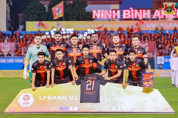 Đội hình Ninh Bình FC. Ảnh: Ninh Bình FC.