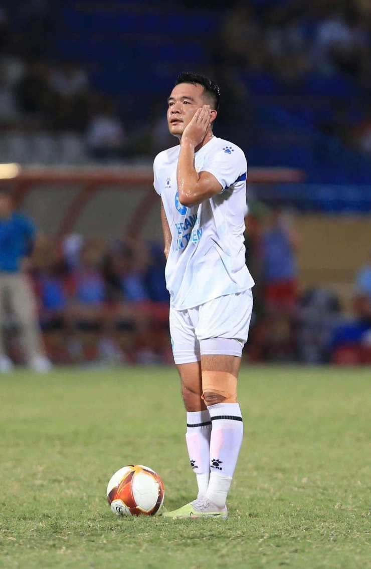 Trên sân, Hoàng Thịnh luôn giữ tinh thần của một “chiến mã”. Ảnh: NVCC