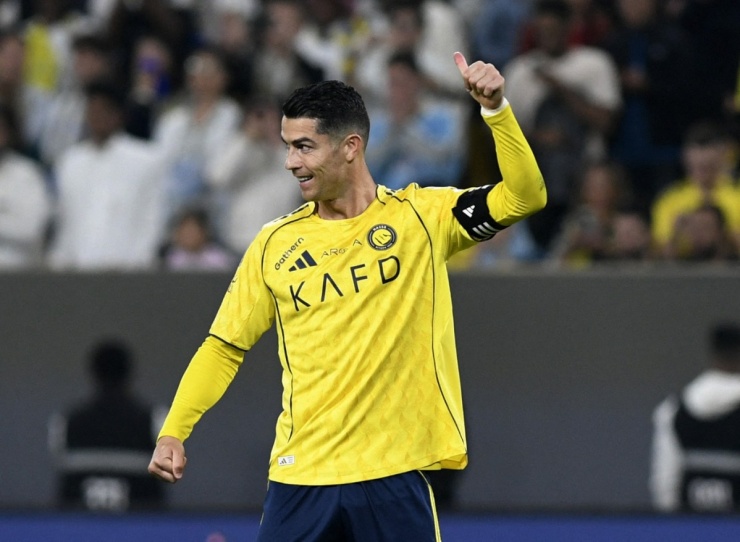 Ronaldo cán mốc 500 bàn thắng từ sau tuổi 30 (Ảnh: Reuters).