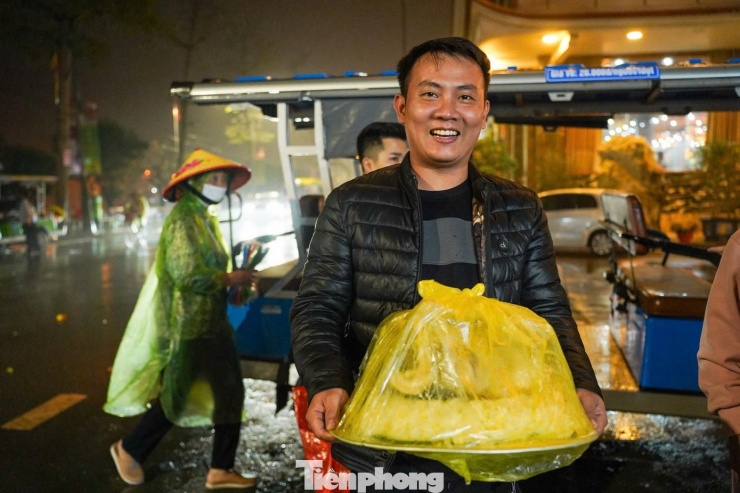 Dòng người đội mưa từ 5h sáng đi khai hội chùa Hương - 17